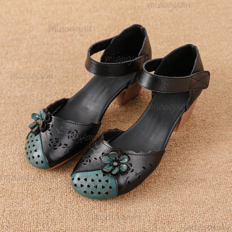 Ethnic Fashion In - Uitgeholde gladiator sandalen met bloemenversiering, enkelbandje